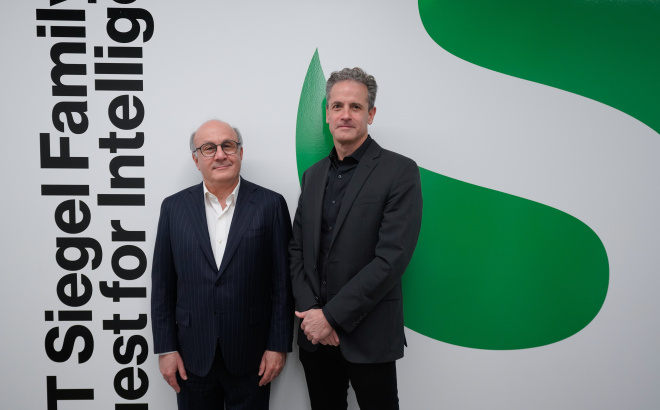 David Siegel with Jim DiCarlo in front of an image of the SQI logo 